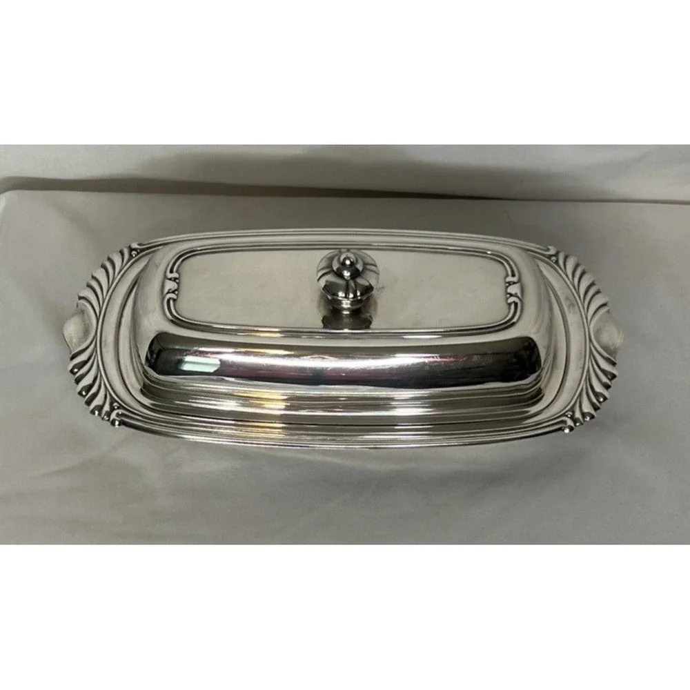 Oneida Ltd Silver Plated Butter Dish Scalloped‎ Shell Handles Domed Lid Vintage
